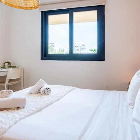 아파트 Odin 1-br & Balcony In 라르나카