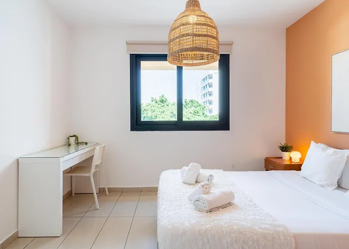 Odin 1-br & Balcony In 아파트 라르나카